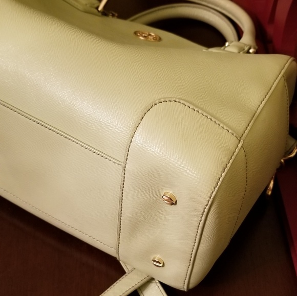 SOLD❗❗Tory Burch Robinson Satchel - Picture 4 of 5